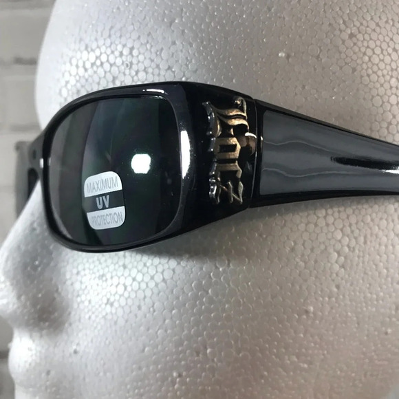 Women’s Black Frame Fashion Sunglasses - Picture 5 of 8